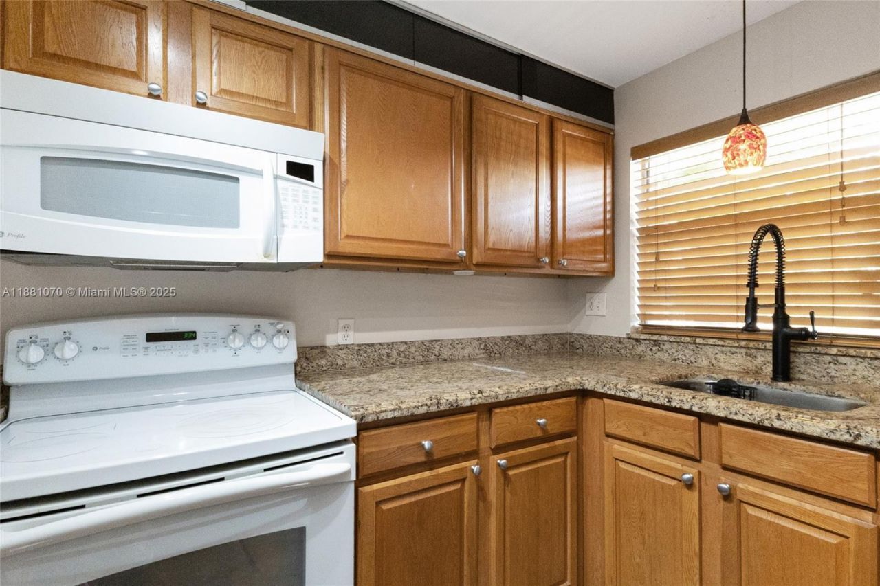 9620 Sunrise Lakes Blvd, Unit 205, Sunrise, FL 33322 Photo