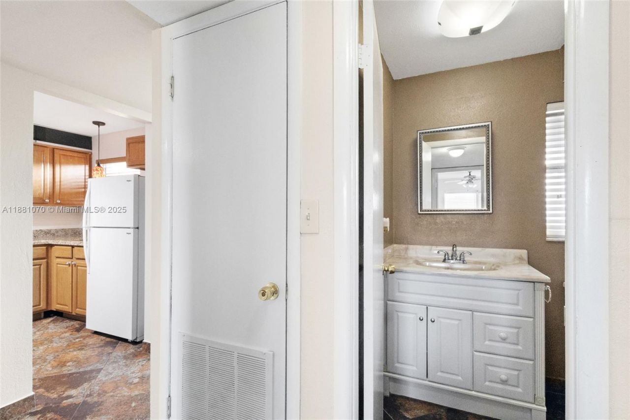 9620 Sunrise Lakes Blvd, Unit 205, Sunrise, FL 33322 Photo