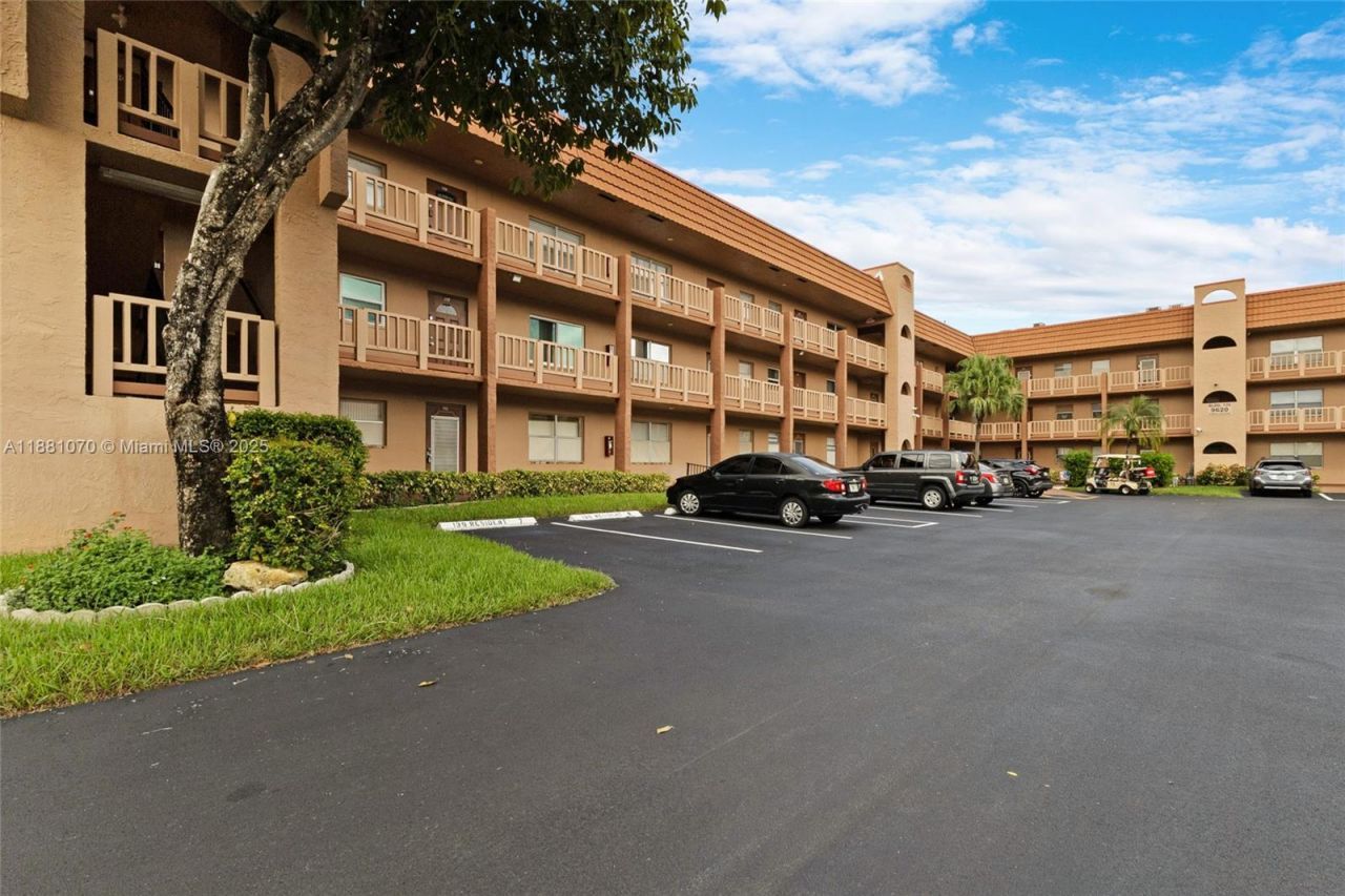 9620 Sunrise Lakes Blvd, Unit 205, Sunrise, FL 33322 Photo