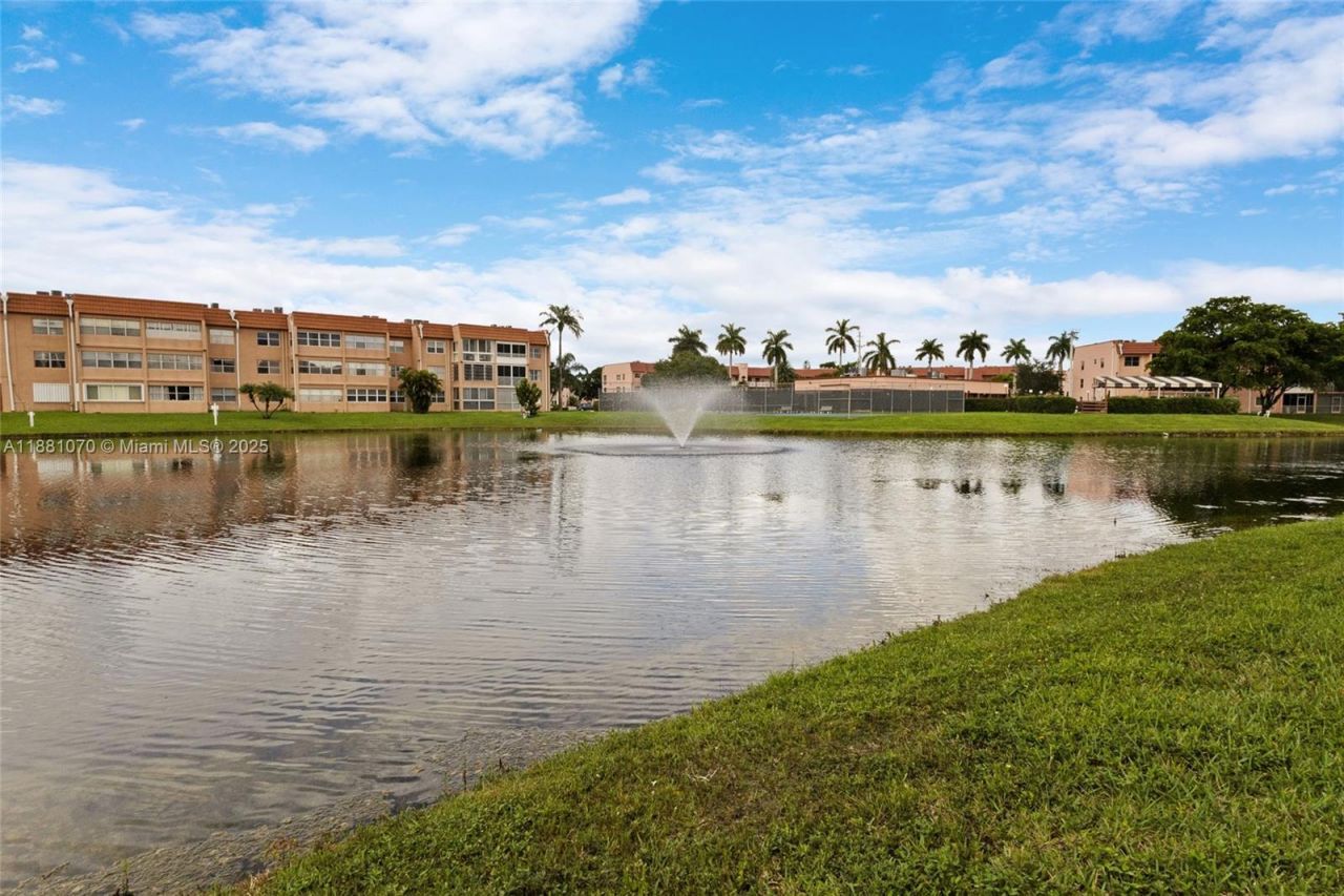 9620 Sunrise Lakes Blvd, Unit 205, Sunrise, FL 33322 Photo