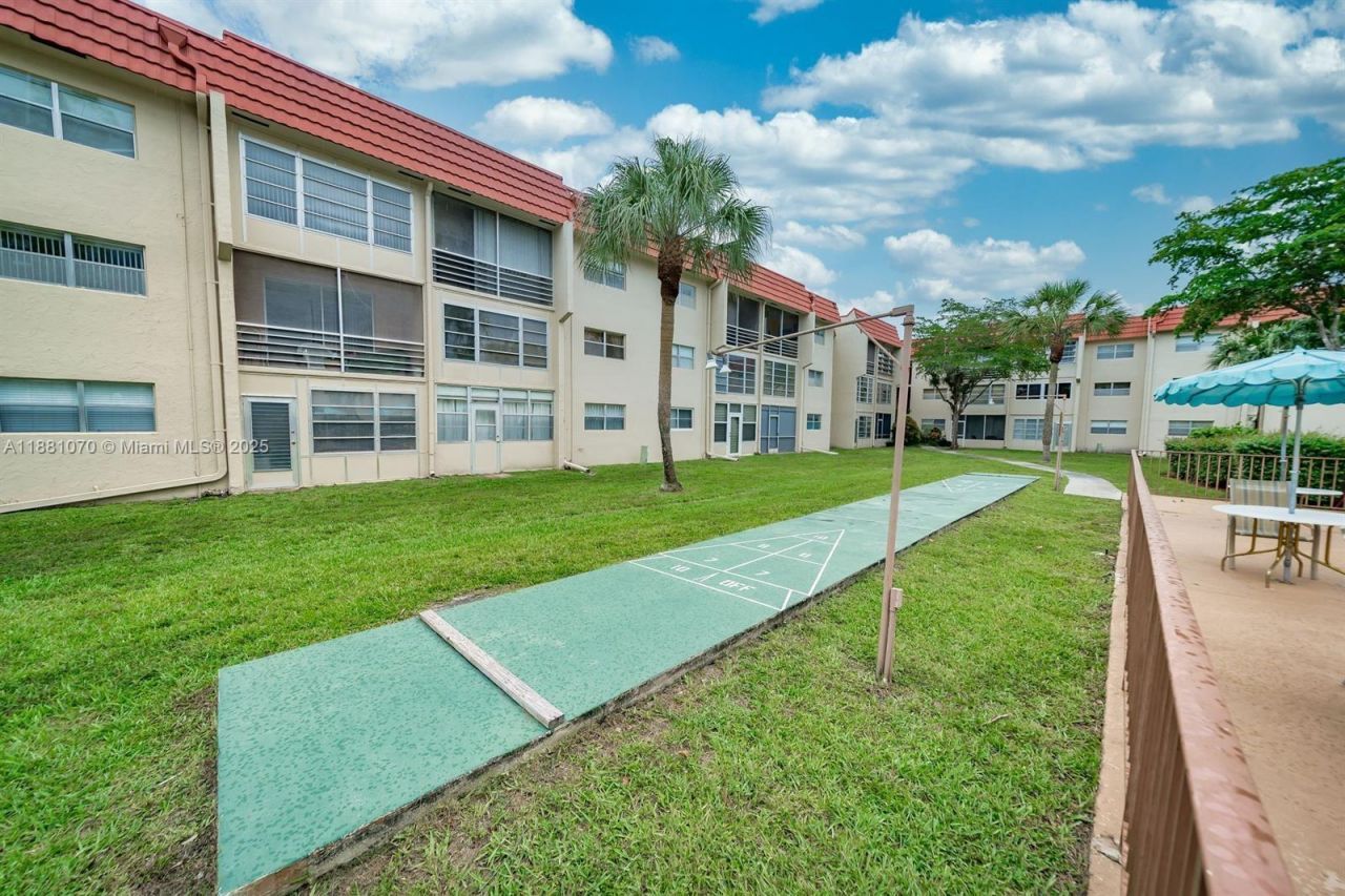 9620 Sunrise Lakes Blvd, Unit 205, Sunrise, FL 33322 Photo