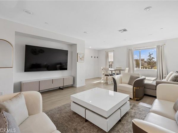 27579 Sanctuary Ct., Valencia, CA 91381