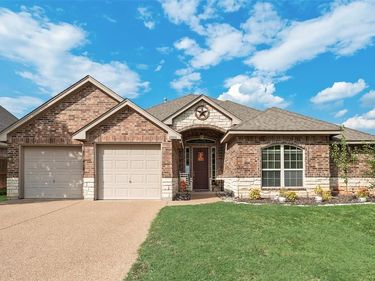 11016 Castle Oak Lane W, Fort Worth, TX 76108