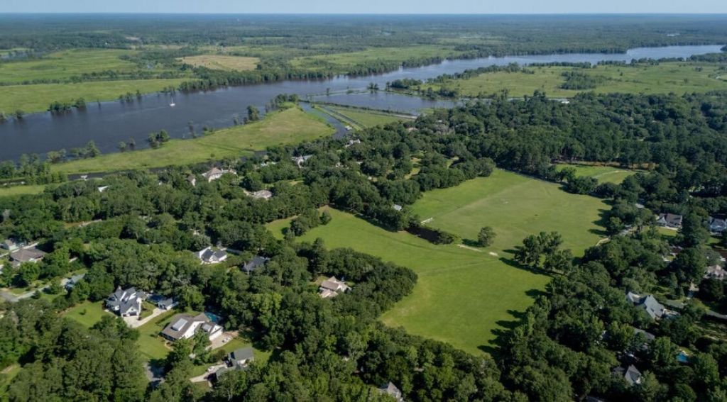 313 Rossdhu Avenue Photo 24