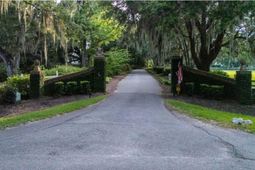 313 Rossdhu Avenue photo 4