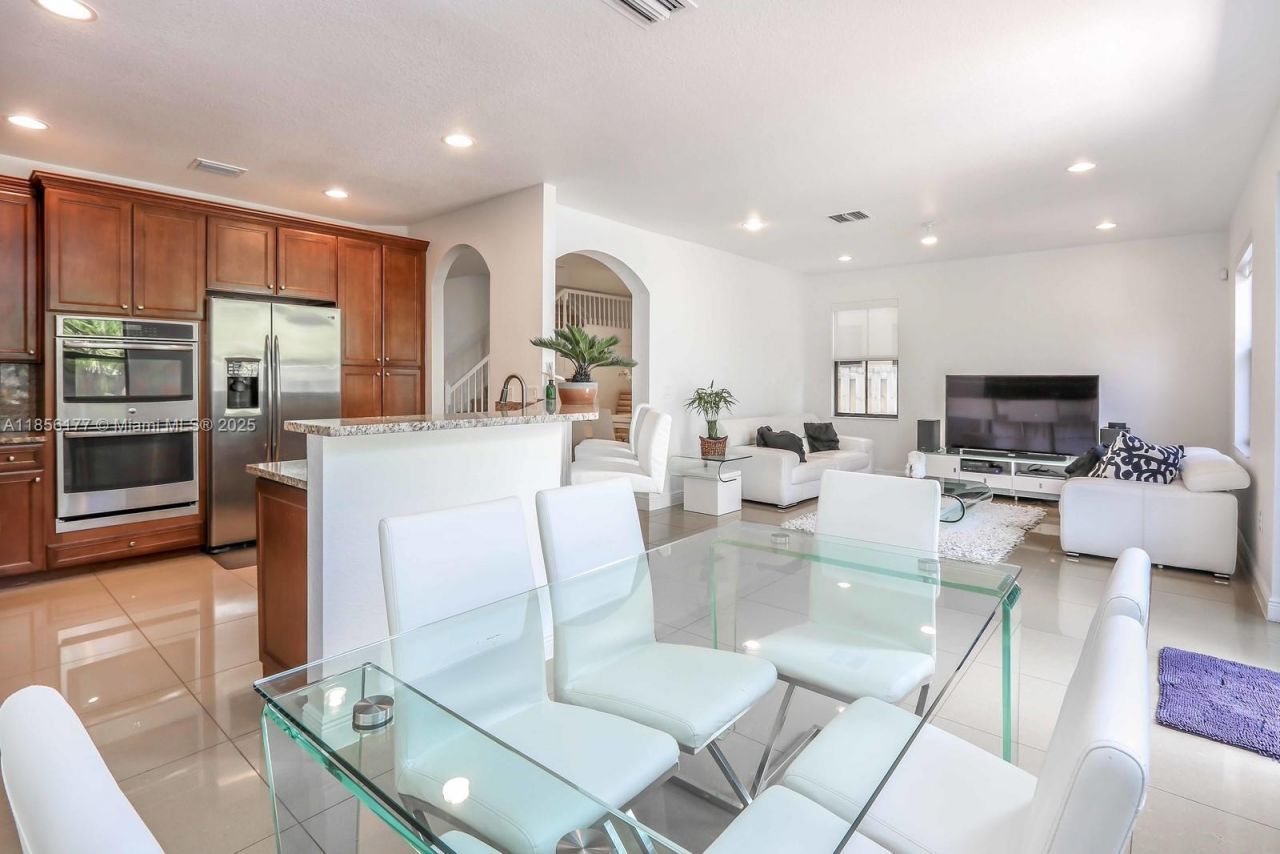 8868 NW 101st Pl, Doral, FL 33178 Photo