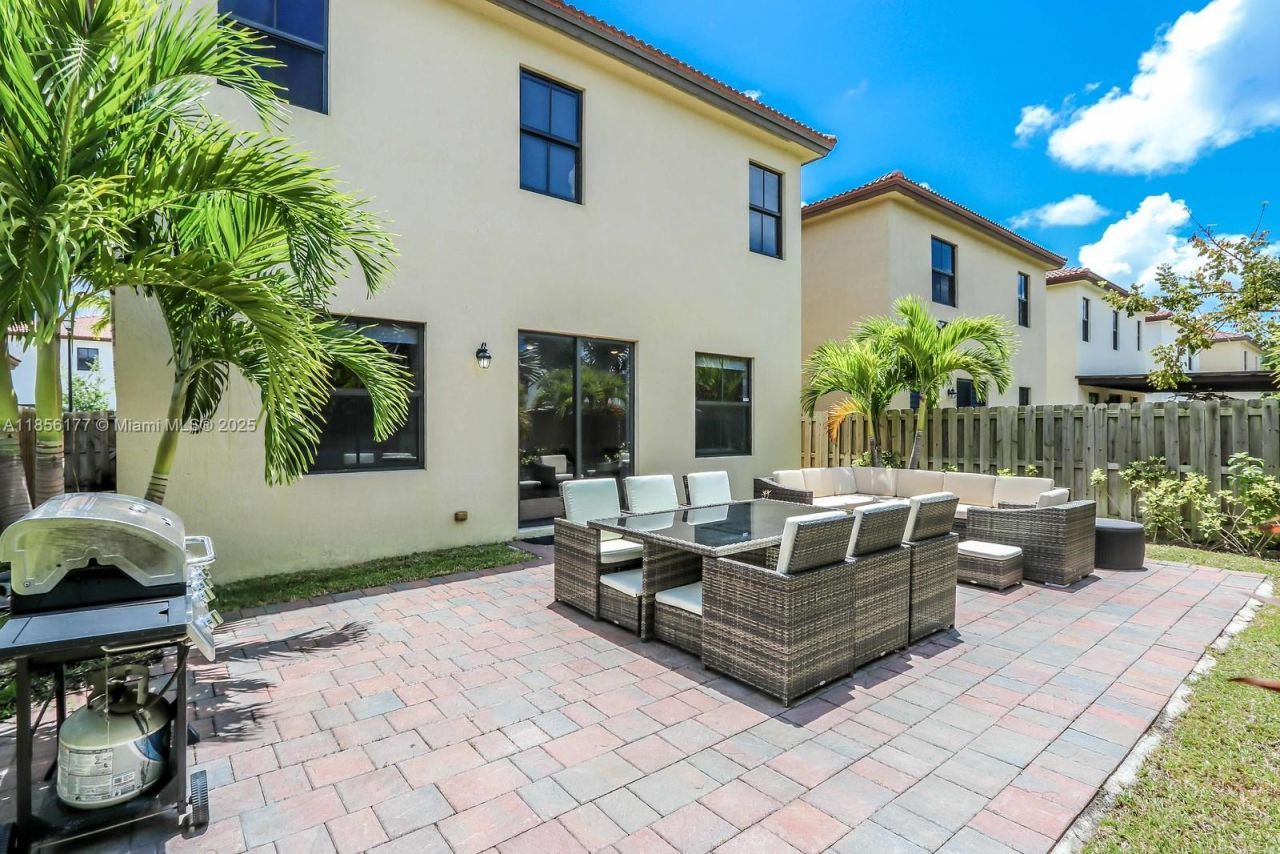 8868 NW 101st Pl, Doral, FL 33178 Photo