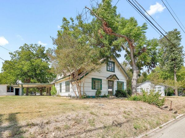 905 Kimbro ST, Taylor, TX 76574