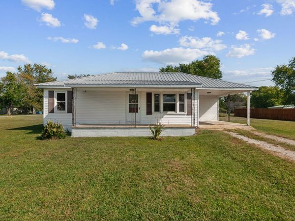 731 Smith Ave, Hohenwald, TN 38462