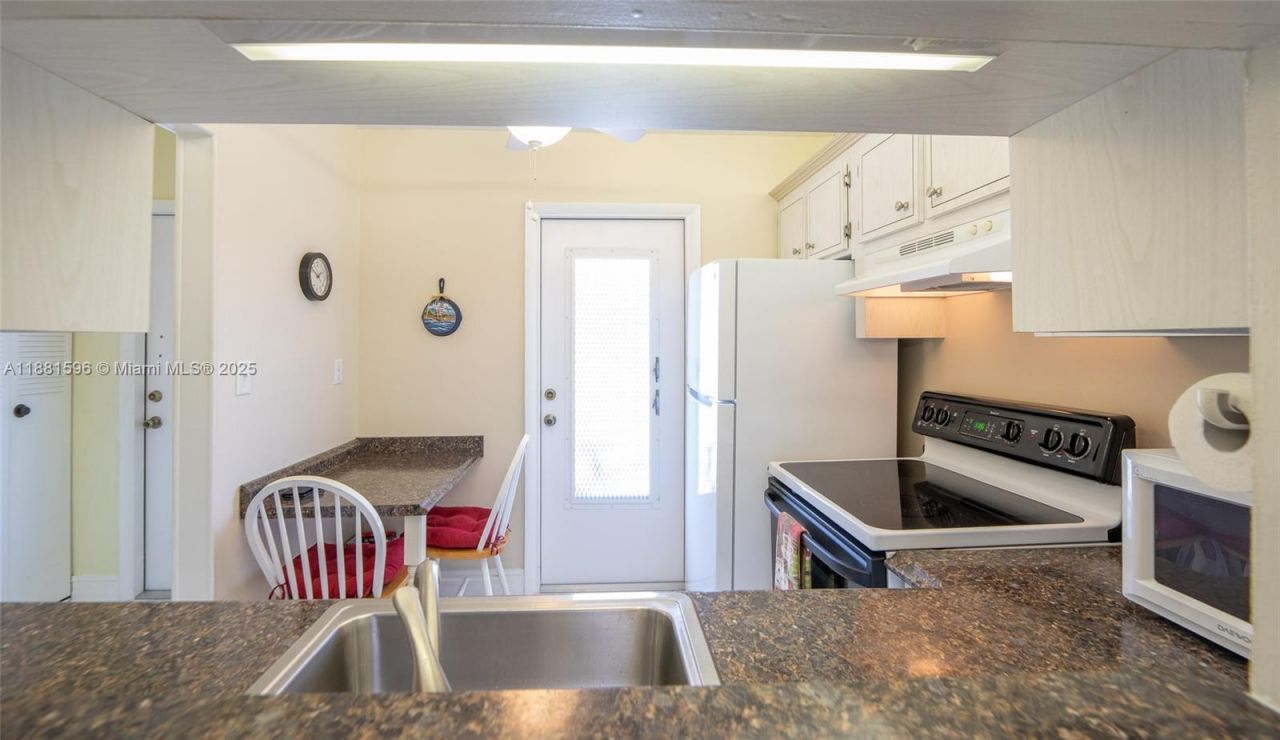 5000 NW 36th St, Unit 509, Lauderdale Lakes, FL 33319 Photo