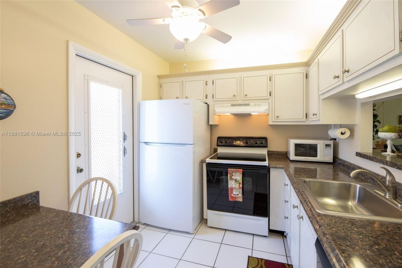 5000 NW 36th St, Unit 509, Lauderdale Lakes, FL 33319 Photo