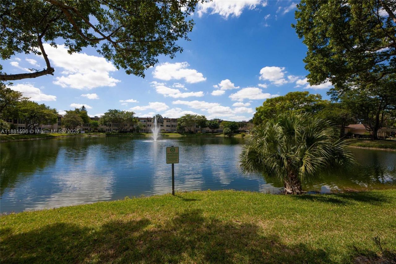 5000 NW 36th St, Unit 509, Lauderdale Lakes, FL 33319 Photo