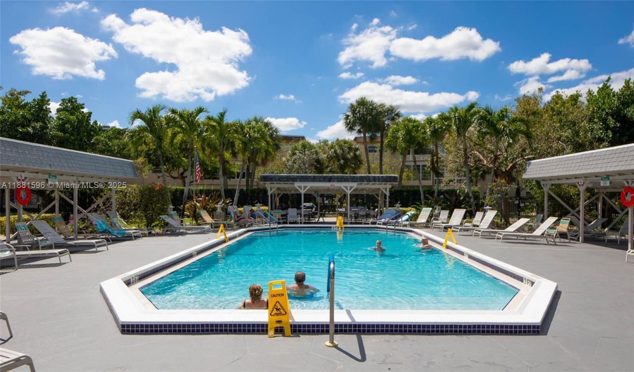 5000 NW 36th St, Unit 509, Lauderdale Lakes, FL 33319 Photo