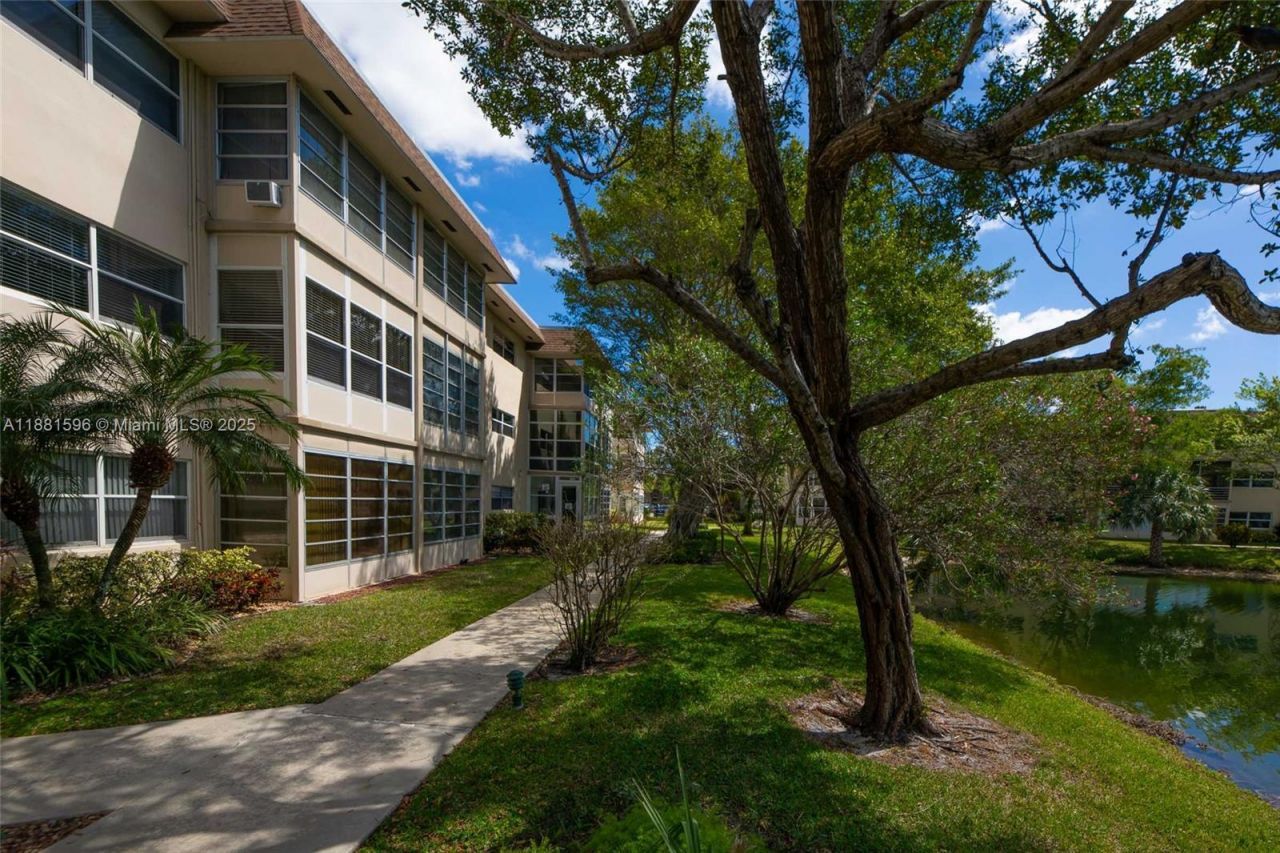 5000 NW 36th St, Unit 509, Lauderdale Lakes, FL 33319 Photo