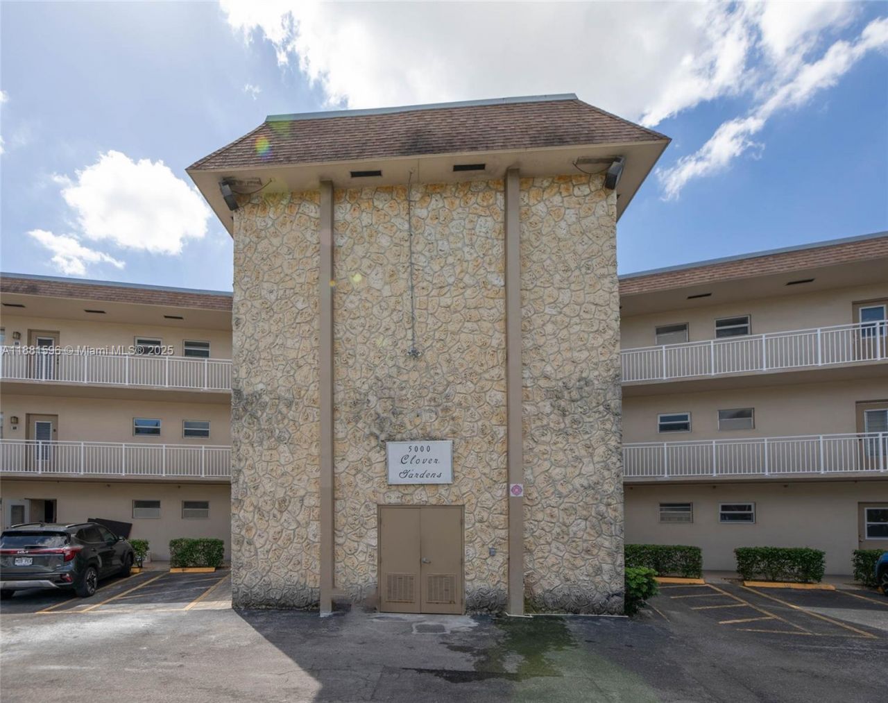 5000 NW 36th St, Unit 509, Lauderdale Lakes, FL 33319 Photo