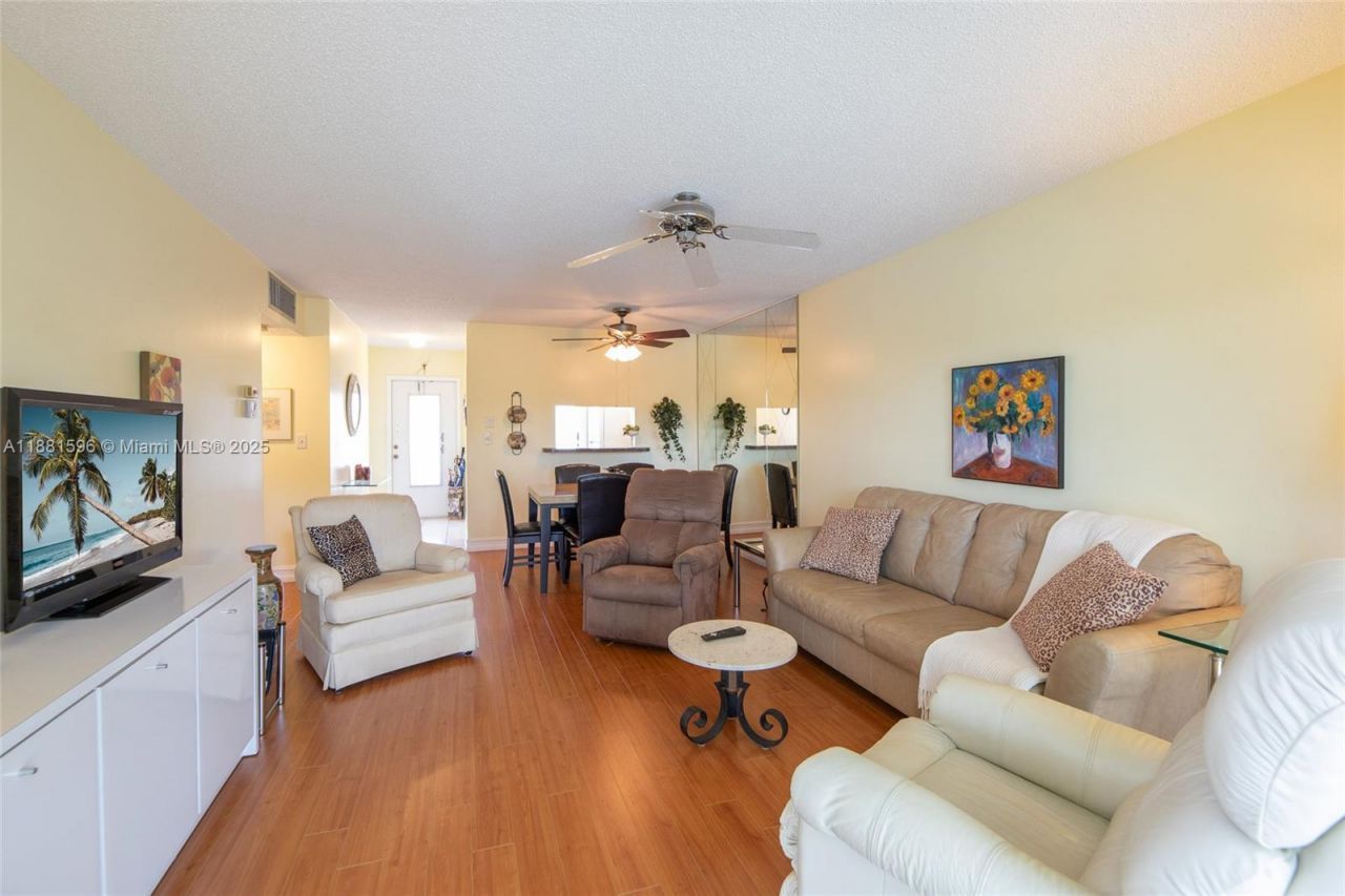 5000 NW 36th St, Unit 509, Lauderdale Lakes, FL 33319 Photo