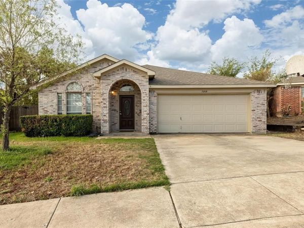 7208 Stonegate Drive, Benbrook, TX 76126