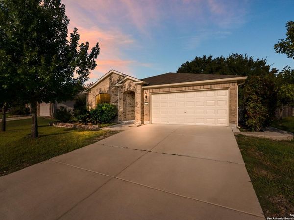 5248 Columbia Dr, Cibolo, TX 78108