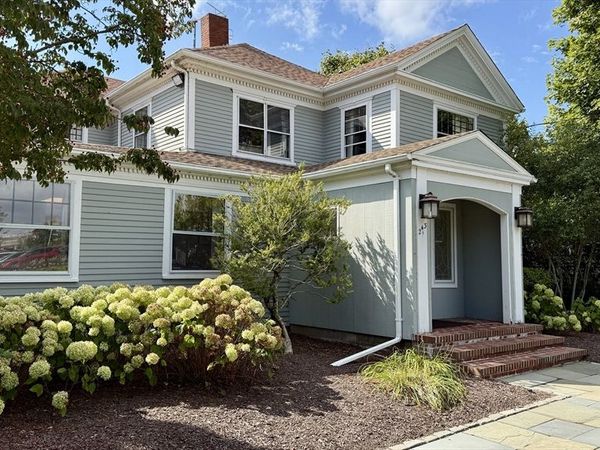 243 South St, Barnstable, MA 02601