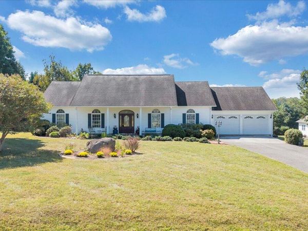 103 Par Five LN, Hardy, VA 24101