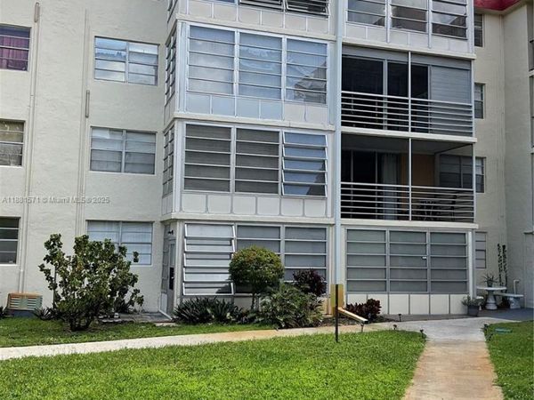 3001 NW 48th Ave, Unit 440, Lauderdale Lakes, FL 33313