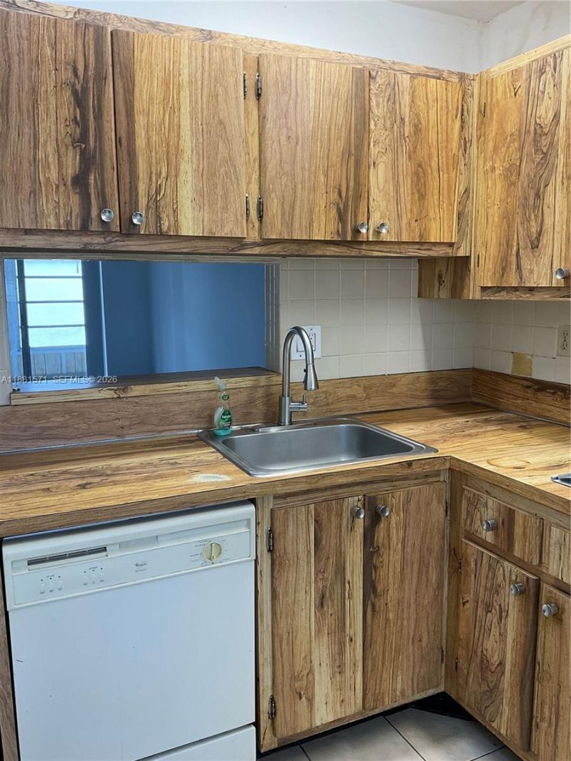 3001 NW 48th Ave, Unit 440, Lauderdale Lakes, FL 33313 Photo