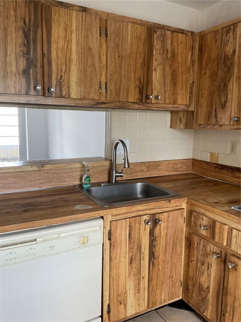3001 NW 48th Ave, Unit 440, Lauderdale Lakes, FL 33313 Photo