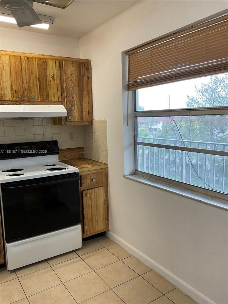 3001 NW 48th Ave, Unit 440, Lauderdale Lakes, FL 33313 Photo