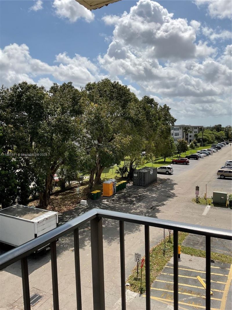 3001 NW 48th Ave, Unit 440, Lauderdale Lakes, FL 33313 Photo