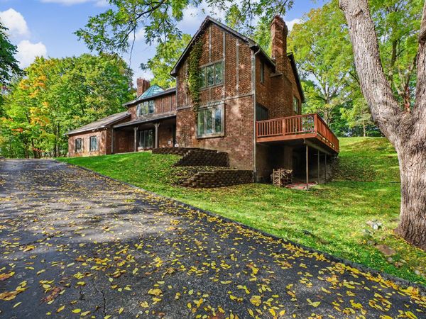27155 Drake Road, Farmington Hills, MI 48331