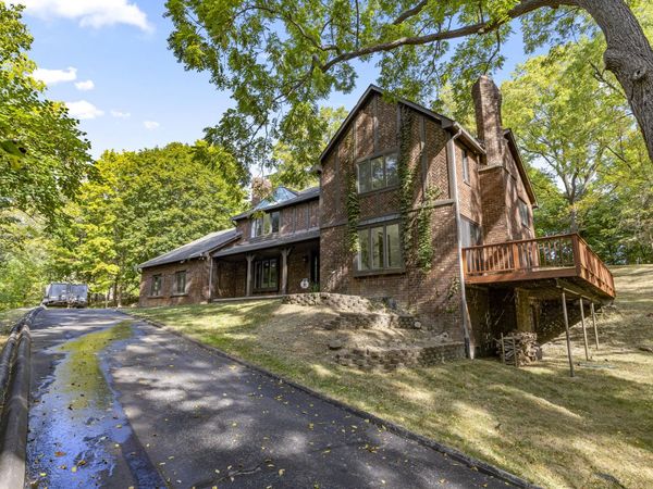 27155 Drake Road, Farmington Hills, MI 48331
