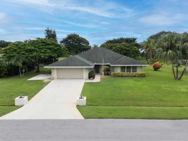 3013 SE Darien Road, Port Saint Lucie, FL 34952