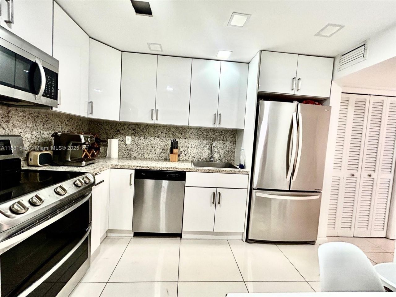 9500 W Bay Harbor Dr, Unit 2G, Bay Harbor Islands, FL 33154 Photo