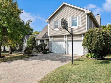 3665 SW Kimstin Circle, Blue Springs, MO 64015