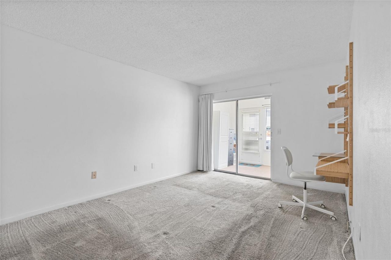 209 NE Lincoln Circle N, Unit 109, Saint Petersburg, FL 33702 Photo