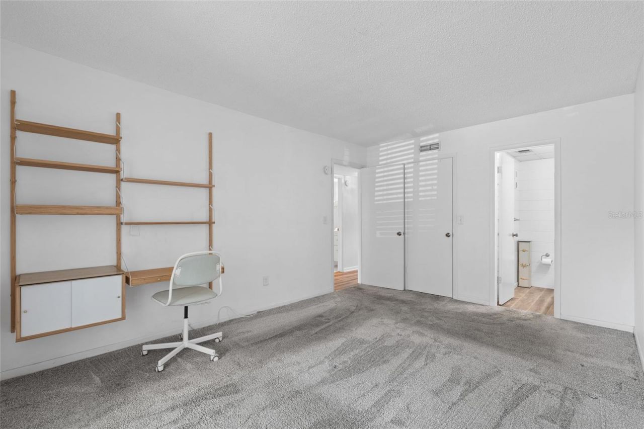 209 NE Lincoln Circle N, Unit 109, Saint Petersburg, FL 33702 Photo