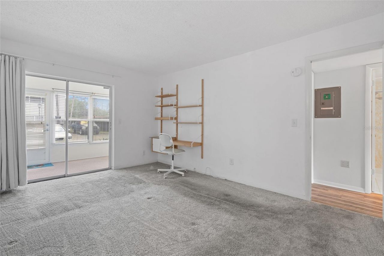 209 NE Lincoln Circle N, Unit 109, Saint Petersburg, FL 33702 Photo