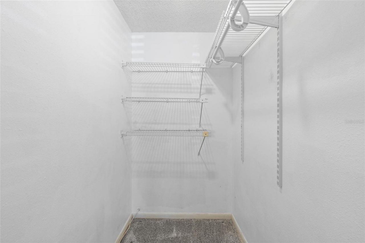 209 NE Lincoln Circle N, Unit 109, Saint Petersburg, FL 33702 Photo