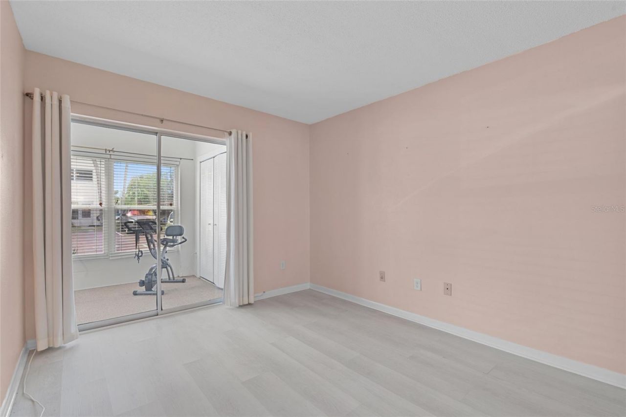 209 NE Lincoln Circle N, Unit 109, Saint Petersburg, FL 33702 Photo