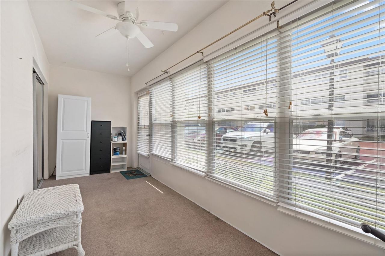 209 NE Lincoln Circle N, Unit 109, Saint Petersburg, FL 33702 Photo