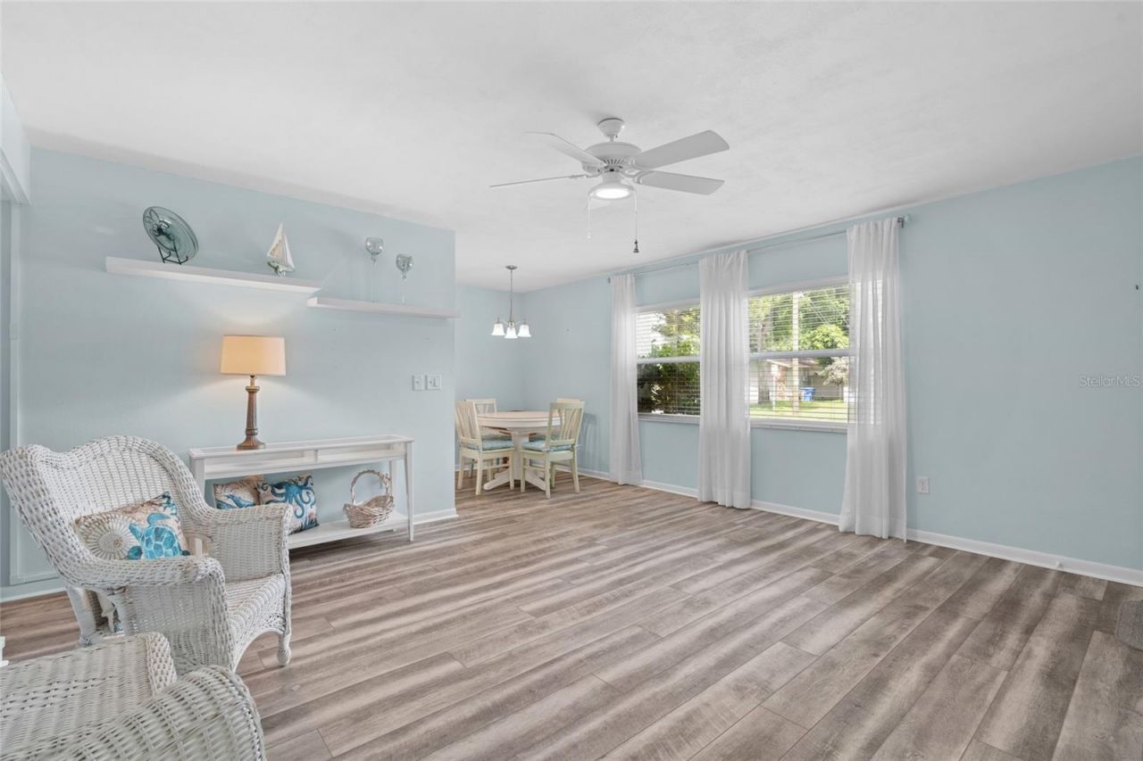 209 NE Lincoln Circle N, Unit 109, Saint Petersburg, FL 33702 Photo