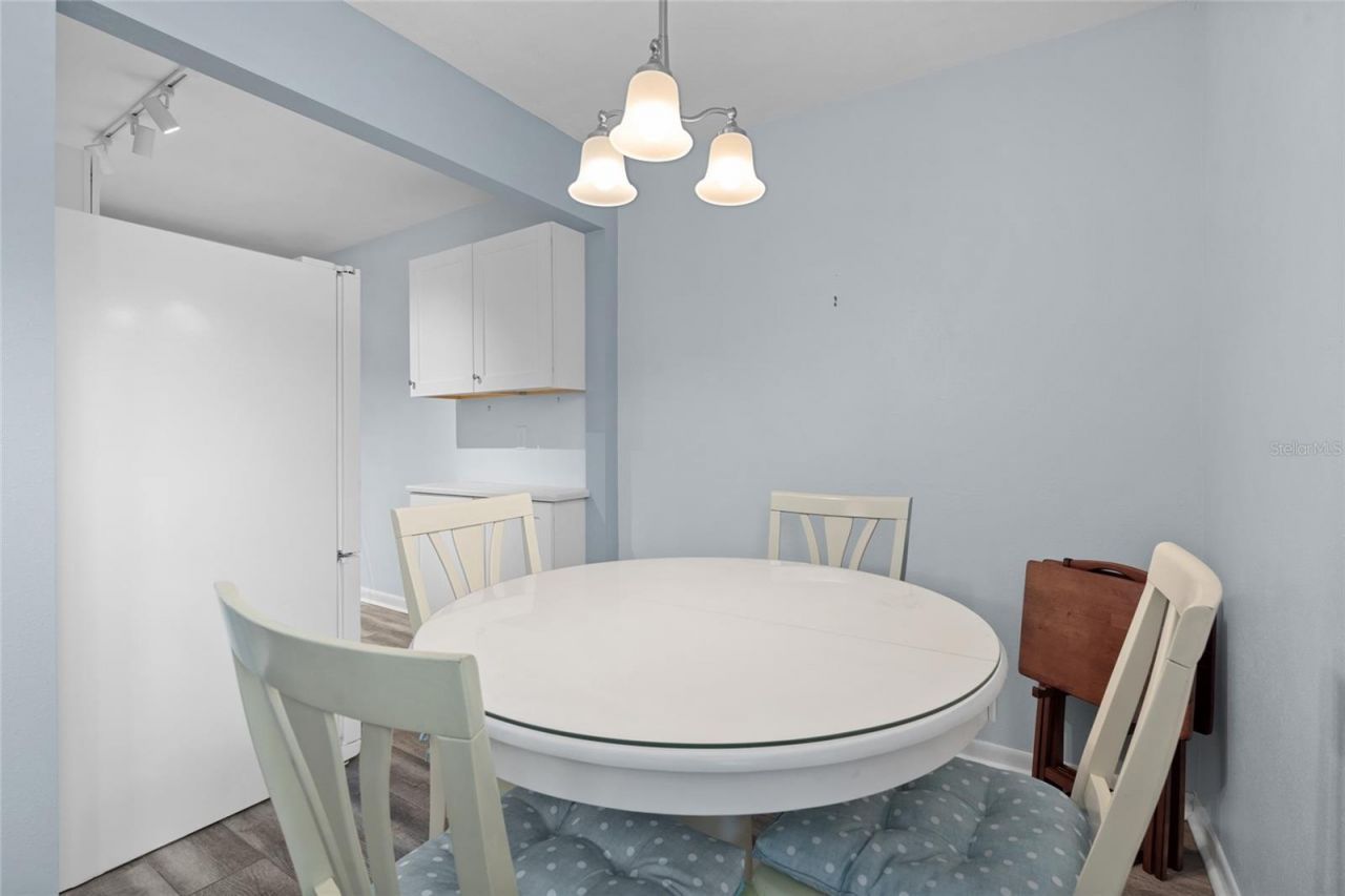 209 NE Lincoln Circle N, Unit 109, Saint Petersburg, FL 33702 Photo