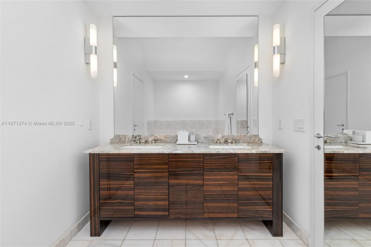 50 S Pointe Dr, Unit 1005, Miami Beach, FL 33139 Photo