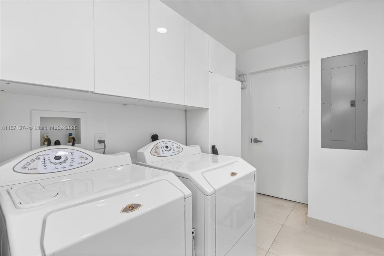 50 S Pointe Dr, Unit 1005, Miami Beach, FL 33139 Photo