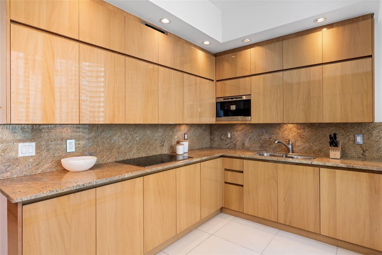 50 S Pointe Dr, Unit 1005, Miami Beach, FL 33139 Photo