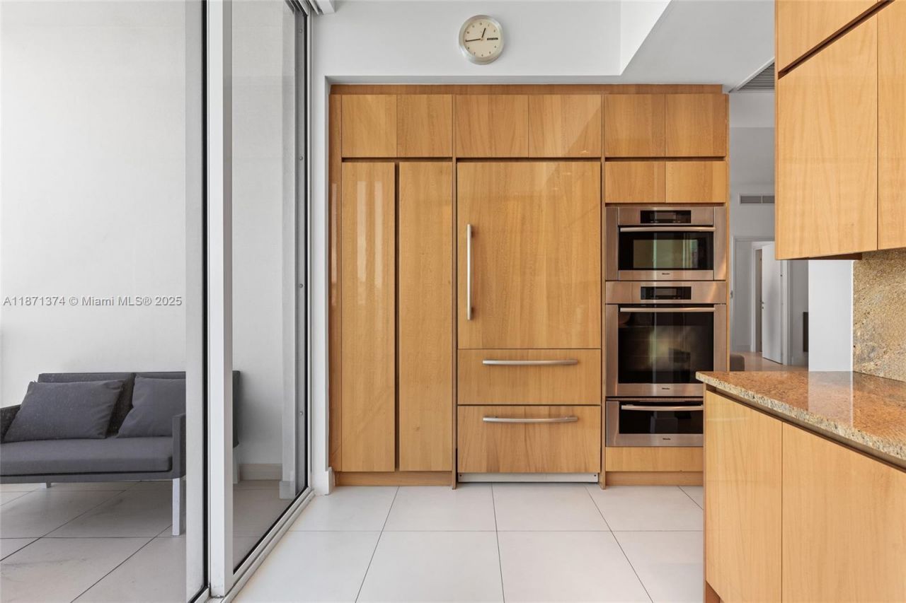 50 S Pointe Dr, Unit 1005, Miami Beach, FL 33139 Photo