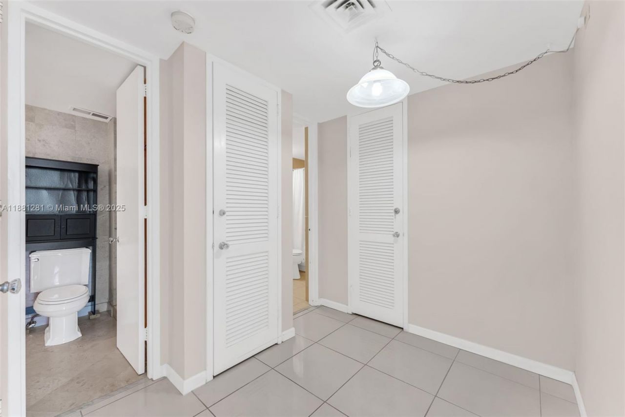 5055 Collins Ave, Unit 7N, Miami Beach, FL 33140 Photo