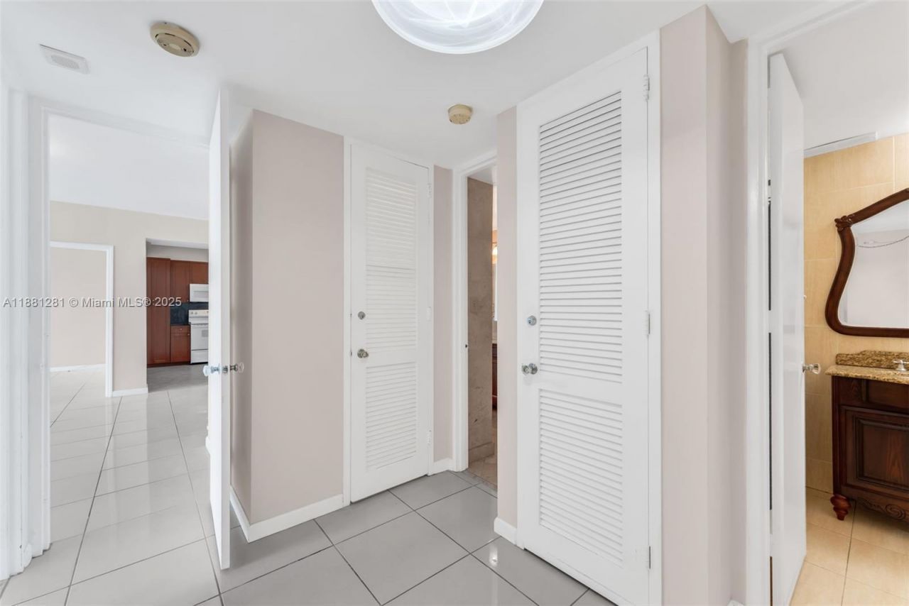 5055 Collins Ave, Unit 7N, Miami Beach, FL 33140 Photo