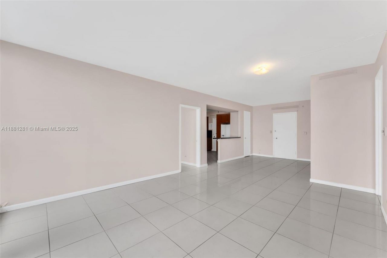 5055 Collins Ave, Unit 7N, Miami Beach, FL 33140 Photo