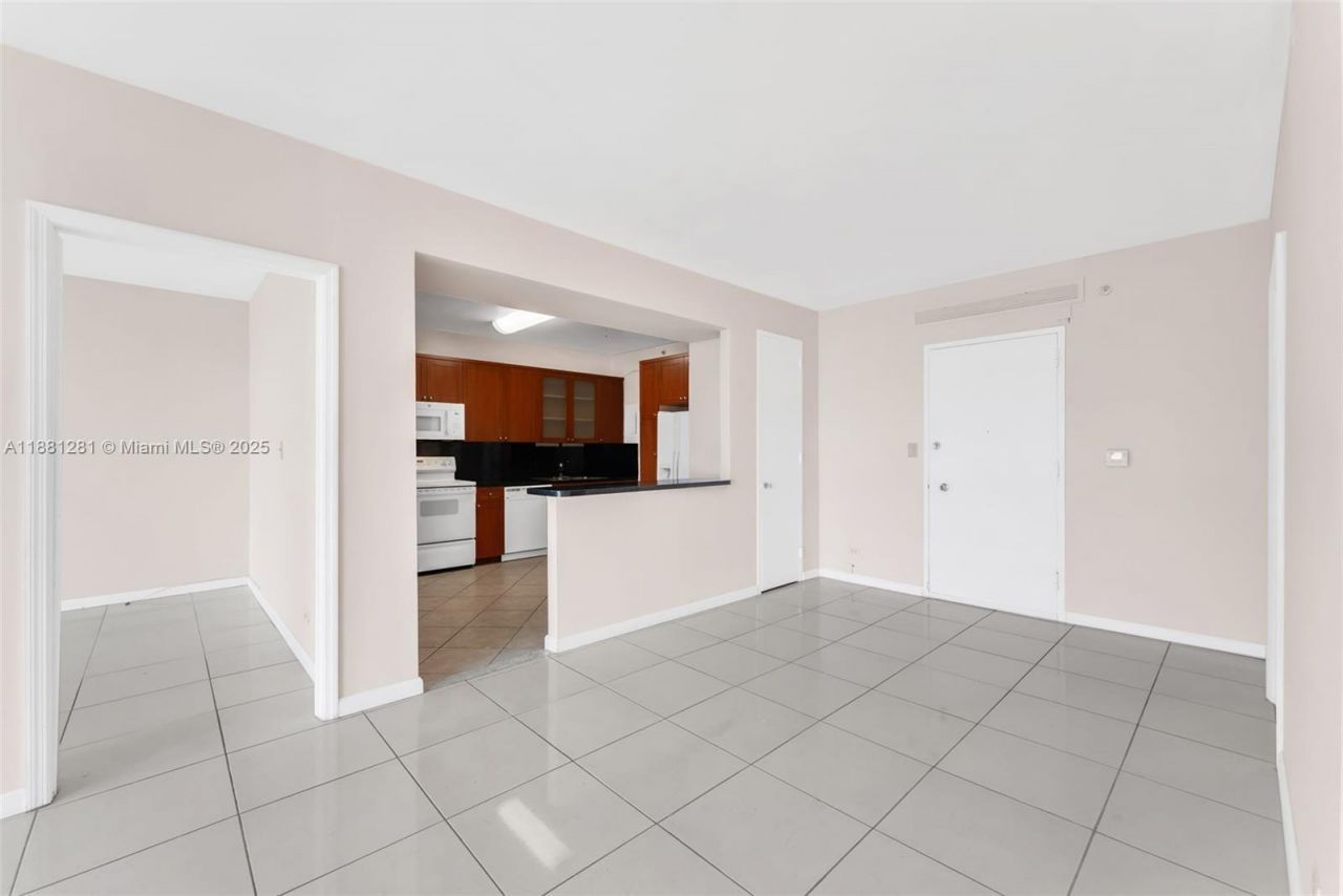 5055 Collins Ave, Unit 7N, Miami Beach, FL 33140 Photo